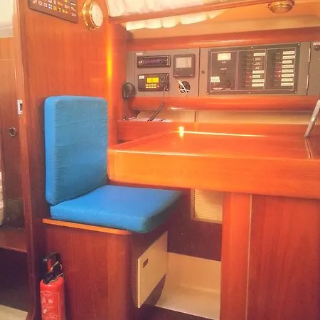 Inquieto Botel